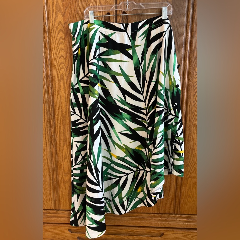 Ashley Stewart Green and Black Palm Leaf Skirt 22-24